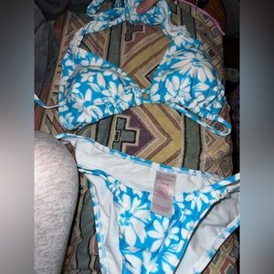 blue flower print bikini size small 3-5